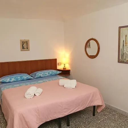 B&B Lupolciu E Calarina 카스텔사르도